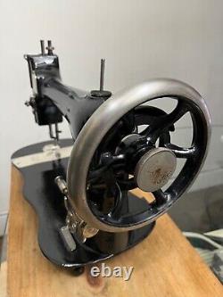 Antique Singer VS2 Fiddle Base Sewing Machine