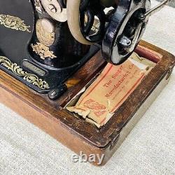 Antique Singer hand-cranked sewing machine 1920, manual tabletop model from JP