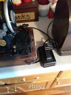 Antique Singer portable sewing machine bent wood case works beautiful survivor