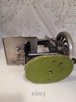 Antique Singer sewing machine Small Hand Crank 1920
