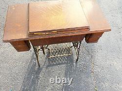 Antique Singer sewing machine and desk. G series serial number G0795029