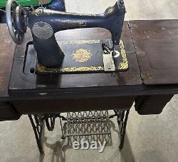 Antique Singer sewing machine in cabinet, early 1900s, all original