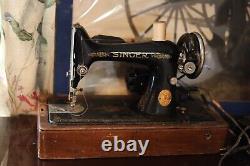 Antique Singer sewing machine with wood case and has key