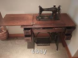 Antique Singer treadle Sewing machine in Cabinet