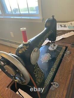 Antique Singer treadle sewing machine and cabinet 1919 BEAUTIFUL! Red eye