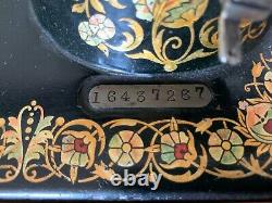 Antique Singer treadle sewing machine excellent condition