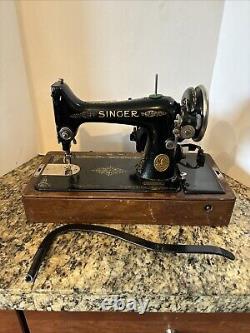 Antique VTG Singer Model 99 Sewing Machine with Wood Case Hand Crank NO KEY