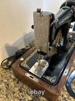 Antique VTG Singer Model 99 Sewing Machine with Wood Case Hand Crank NO KEY