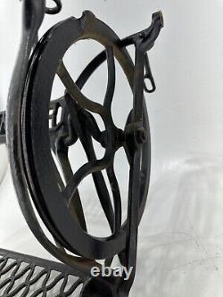 Antique Vintage 1905 Singer Treadle Sewing Machine Cast Iron Table Base Legs