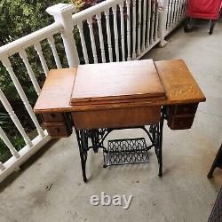 Antique Vintage 1910 Singer Sewing Machine & Table, table and bottom brass clean