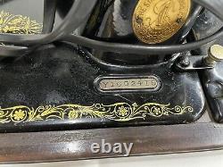 Antique Vintage 1920s Singer Sewing Machine with Case Catalog BT 7 AS IS
