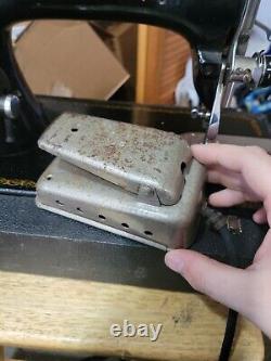 Antique Vintage 1948 AH Series Singer Sewing Machine with case