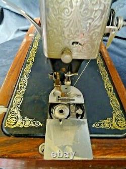 Antique /Vintage Hand Crank Singer sewing machine Y7641303