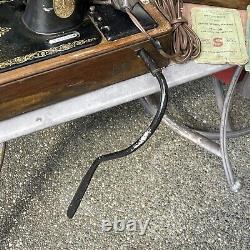 Antique Vintage Singer KNEE Control Sewing Machine Y378944 Made 1922 with manual