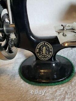 Antique Vintage Singer Model 20 Toy Sewing Machine