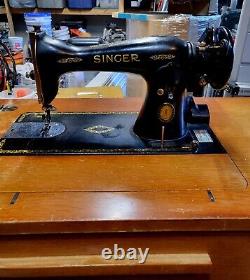 Antique Vintage Singer Sewing Machine In Cabinet Excellent Condition Works Prfct