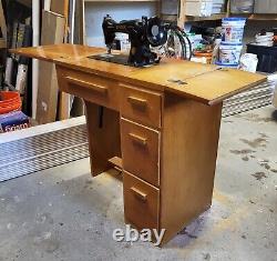 Antique Vintage Singer Sewing Machine In Cabinet Excellent Condition Works Prfct