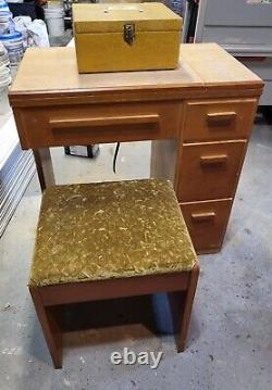 Antique Vintage Singer Sewing Machine In Cabinet Excellent Condition Works Prfct