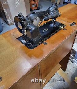 Antique Vintage Singer Sewing Machine In Cabinet Excellent Condition Works Prfct