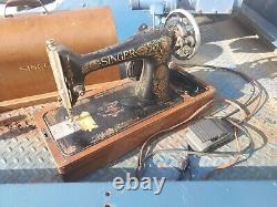 Antique Vtg 1916 Singer 66 Red Eye Sewing Machine & Bentwood Case