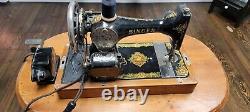 Antique Vtg 1919 Singer model 128, La Vencedora Sewing Machine & Case with Parts