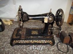 Antique Windsor B sewing machine with dragon decal in Factory metal Hinge Bottom
