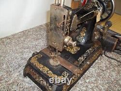 Antique Windsor B sewing machine with dragon decal in Factory metal Hinge Bottom