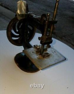 Antique childs hand crank singer sewing machine