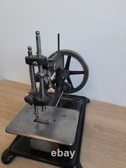 Antique sewing machine Singer 30k