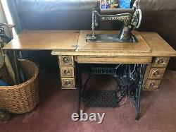 Antique singer sewing machine in cabinet with5 drawers
