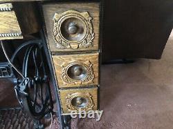 Antique singer sewing machine in cabinet with5 drawers