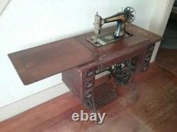 Antique singer treadle sewing machine in workable condition Has new belt