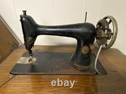 Antique treadle Singer Sewing machine 1910