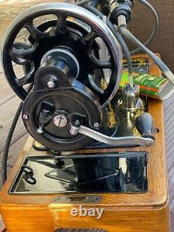 Antique vintage Singer 128K sewing machine with wooden base