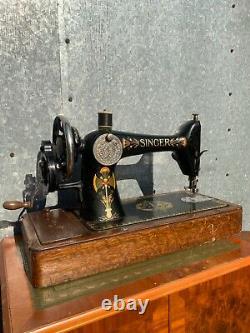 Antique vintage Singer Sewing Machine Dome Top Case key Superb