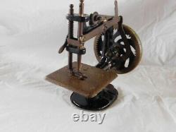Antique vintage Singer sewing machine salesman sample miniature toy cast metal