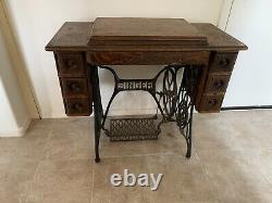 Antique1910 Singer sewing machine withaccessories And 6-drawer Treadle Cabinet