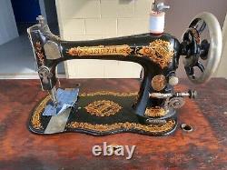 Beautiful Antique 1892 VS2 singer treadle sewing machine, ORIGINAL CONDITION
