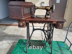 Beautiful Antique 1892 VS2 singer treadle sewing machine, ORIGINAL CONDITION