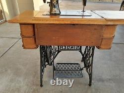 Beautiful Antique 1900s Singer Model 27 Sewing Machine, works, attachments includ