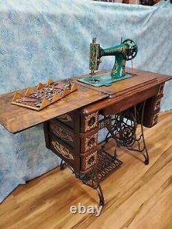 Beautiful Antique Ornate Vintage 1912 Singer Treadle Sewing Machine Model 127