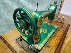 Beautiful Antique Ornate Vintage 1912 Singer Treadle Sewing Machine Model 127