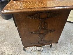 Beautiful Antique Treadle Singer Sewing Machine. 6 Drawer Model