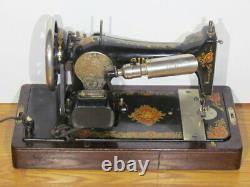 Beautiful Vintage Singer Sewing Machine 1926-1928 Model 128 and Wood Case