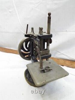 Childs Singer Toy Sewing Machine Sewhandy Hand Crank Sew Handy Needs Love