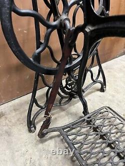 Early Antique Singer Sewing Machine Treadle Base Cast Iron Clean Original Paint