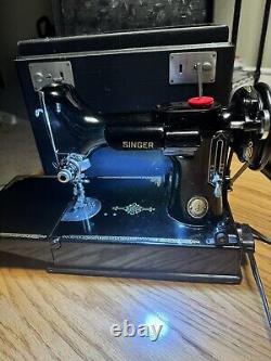 Featherweight 221 Works And Is In Great Condition. With Bobbin Case