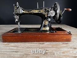 Gorgeous 1902 Singer 28 Sewing Machine Hand Crank Victorian Decal Beautiful Case