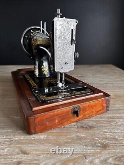 Gorgeous 1902 Singer 28 Sewing Machine Hand Crank Victorian Decal Beautiful Case