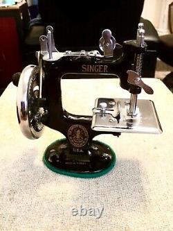 Mint New Dome Rare Antique Vintage Singer 20 K-20 Toy Small Child Sewing Machine